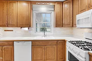 1216 E Elm St, Wheaton, IL 60189 - Photo 12