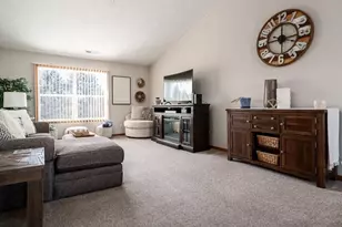 10138 Monarch Blvd, Roscoe, IL 61073 - Photo 6