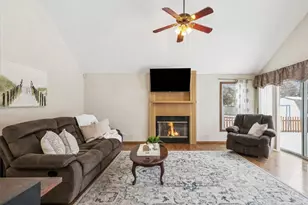 275 N Fiore Pkwy, Vernon Hills, IL 60061 - Photo 10