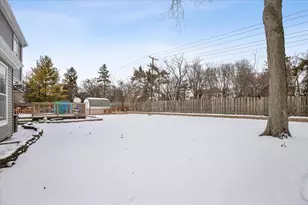 275 N Fiore Pkwy, Vernon Hills, IL 60061 - Photo 26