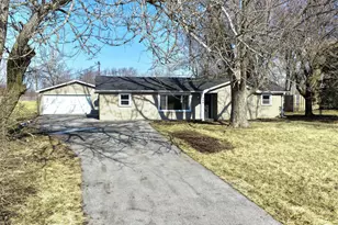 946 W Arlington Ln, Crete, IL 60417 - Photo 1