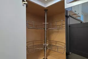 946 W Arlington Ln, Crete, IL 60417 - Photo 8