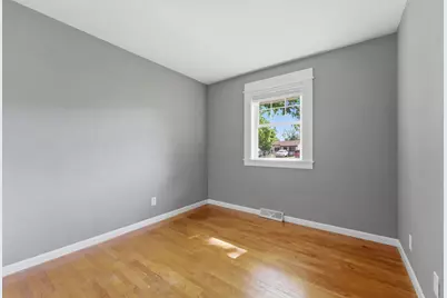 2210 N Fairmount Street, Davenport, IA 52804 - Photo 12