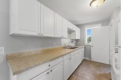 2210 N Fairmount Street, Davenport, IA 52804 - Photo 10