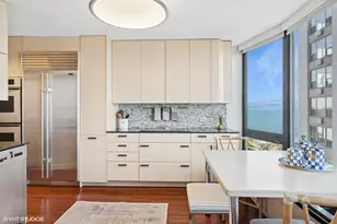 1555 N Astor St, Chicago, IL 60610 - Photo 14