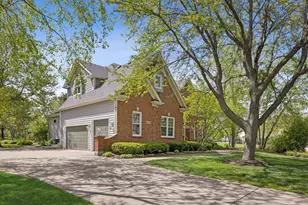 653 Limestone Dr, Batavia, IL 60510 - Photo 2