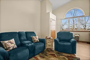 3805 S Pointe Dr, Dekalb, IL 60115 - Photo 8