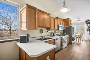 3805 S Pointe Dr, Dekalb, IL 60115 - Photo 12