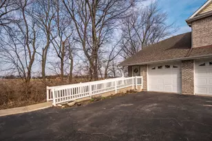 3805 S Pointe Dr, Dekalb, IL 60115 - Photo 2