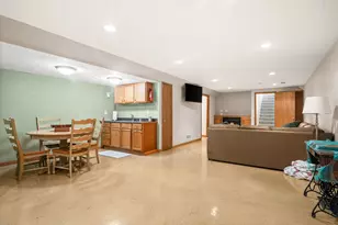 3805 S Pointe Dr, Dekalb, IL 60115 - Photo 26