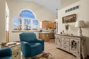 3805 S Pointe Dr, Dekalb, IL 60115 - Photo 6