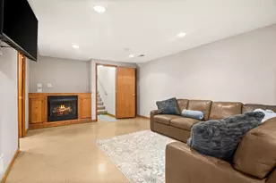 3805 S Pointe Dr, Dekalb, IL 60115 - Photo 24