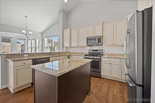 2648 Drexel Dr, Naperville, IL 60564 - Photo 6