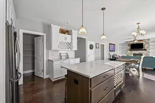 701 Country Ridge Dr, Mahomet, IL 61853 - Photo 8