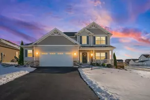 701 Country Ridge Dr, Mahomet, IL 61853 - Photo 2