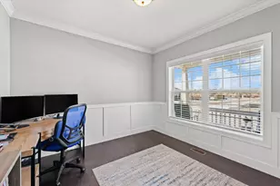 701 Country Ridge Dr, Mahomet, IL 61853 - Photo 4