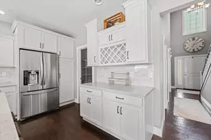 701 Country Ridge Dr, Mahomet, IL 61853 - Photo 10