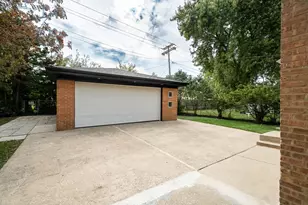 2601 W 98th Pl, Evergreen Park, IL 60805 - Photo 32