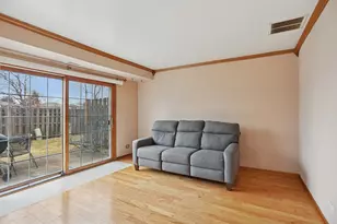 [Address not provided], Palos Hills, IL 60465 - Photo 4
