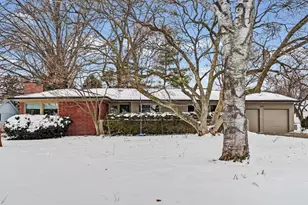 605 S James St, Champaign, IL 61821 - Photo 2