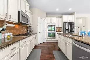 200 Redding Ct, Oswego, IL 60543 - Photo 8