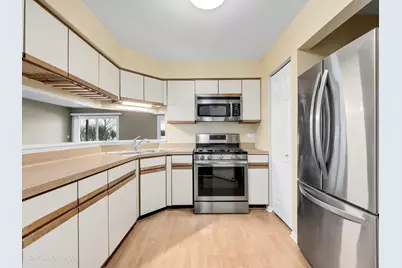 429 Sandhurst Circle #1, Glen Ellyn, IL 60137 - Photo 10