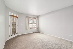 429 Sandhurst Cir, Glen Ellyn, IL 60137 - Photo 14