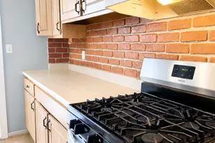 5850 Fresno Ct, Hanover Park, IL 60133 - Photo 8