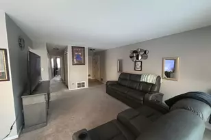 5850 Fresno Ct, Hanover Park, IL 60133 - Photo 4