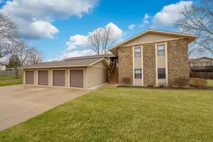 5850 Fresno Ct, Hanover Park, IL 60133 - Photo 1