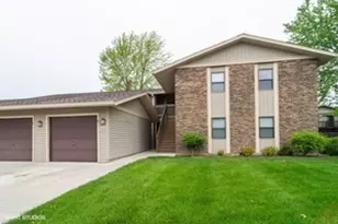 5850 Fresno Ct, Hanover Park, IL 60133 - Photo 2