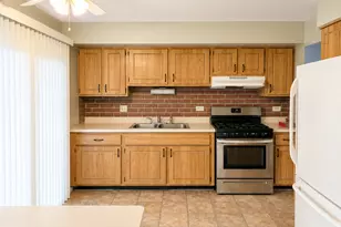 5850 Fresno Ct, Hanover Park, IL 60133 - Photo 6