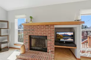 7 E Dahlia Ln, Round Lake Beach, IL 60073 - Photo 26