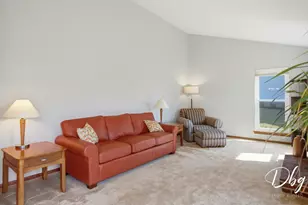 7 E Dahlia Ln, Round Lake Beach, IL 60073 - Photo 22
