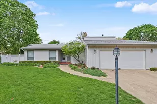 4 Greenfield Ct, Savoy, IL 61874 - Photo 2