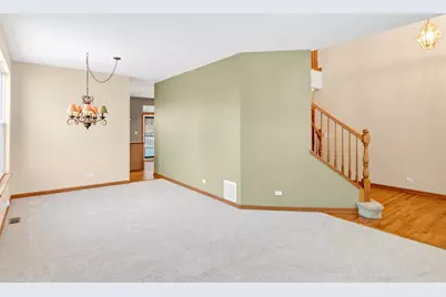 15 S Conway Court, South Elgin, IL 60177 - Photo 8