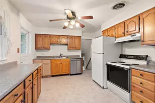 558 Birchwood Rd, Frankfort, IL 60423 - Photo 6