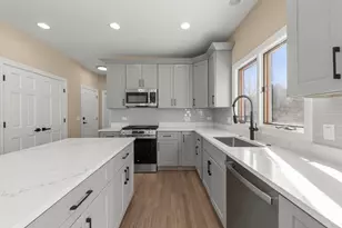 442 Mallard Point Dr, North Aurora, IL 60542 - Photo 8