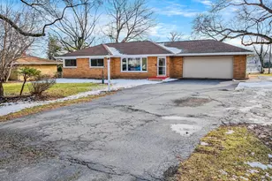 21W051 Woodview Dr, Itasca, IL 60143 - Photo 2