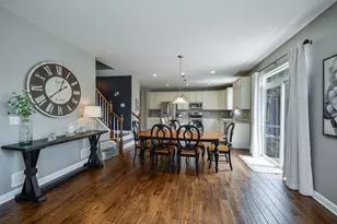 570 Amy Ln, Wheaton, IL 60187 - Photo 10