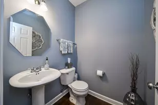 570 Amy Ln, Wheaton, IL 60187 - Photo 14