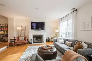 1110 W Wolfram St, Chicago, IL 60657 - Photo 2