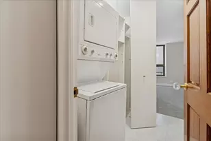 110 E Delaware St, Chicago, IL 60611 - Photo 12