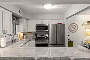 404 Melrose Ave, Glen Ellyn, IL 60137 - Photo 2