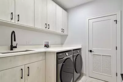 1907 W Wolfram Street, Chicago, IL 60657 - Photo 32