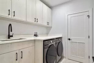 1907 W Wolfram St, Chicago, IL 60657 - Photo 32