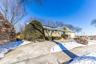 908 E Central Rd, Mount Prospect, IL 60056 - Photo 2