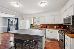 922 Dearborn Cir, Carol Stream, IL 60188 - Photo 8