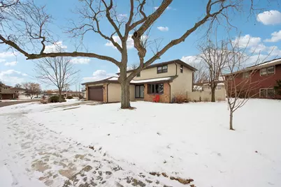 922 Dearborn Circle, Carol Stream, IL 60188 - Photo 2