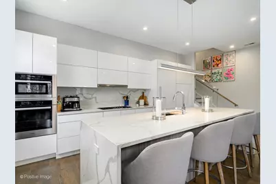 2335 W Montrose Avenue #2, Chicago, IL 60618 - Photo 12